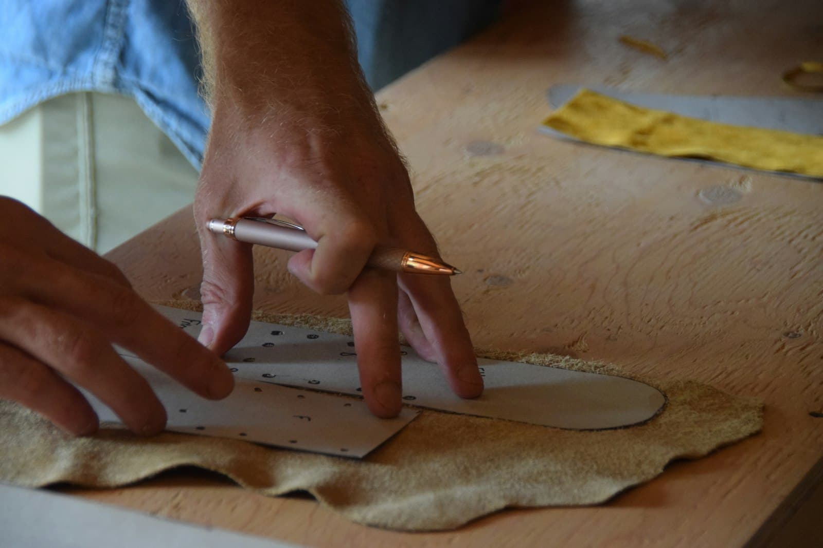 Travail du cuir à l'atelier